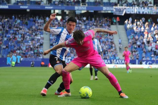 全队最低分！武磊半场仅触球11次再失证明机会