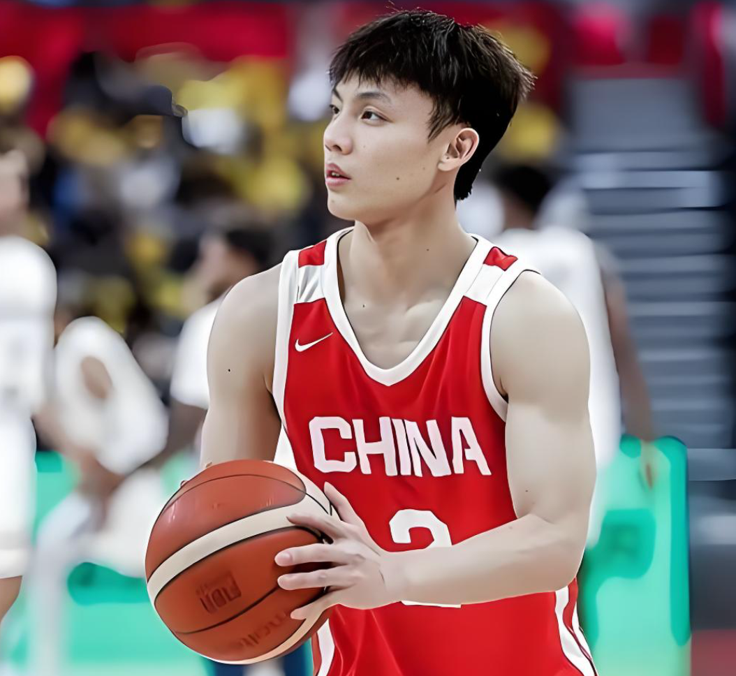 开云体育入口-晚上10点！中国男篮最新大名单出炉：徐杰和庞峥麟入选，周琦无缘
